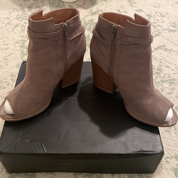 Quipd Booties - Picture 3 of 6